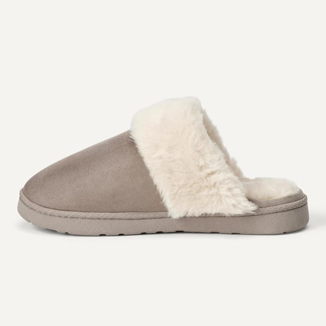 Detalle de Amazon Essentials Women’s Faux Fur Cosy Slippers