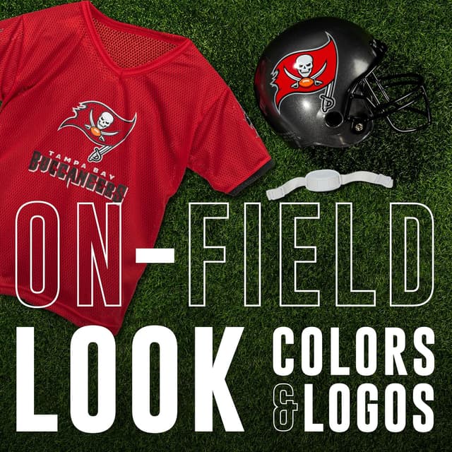 Detalle 2 de Franklin Sports NFL Kids Football Uniform Set (Tampa Bay Buccaneers) for Ages 7–9