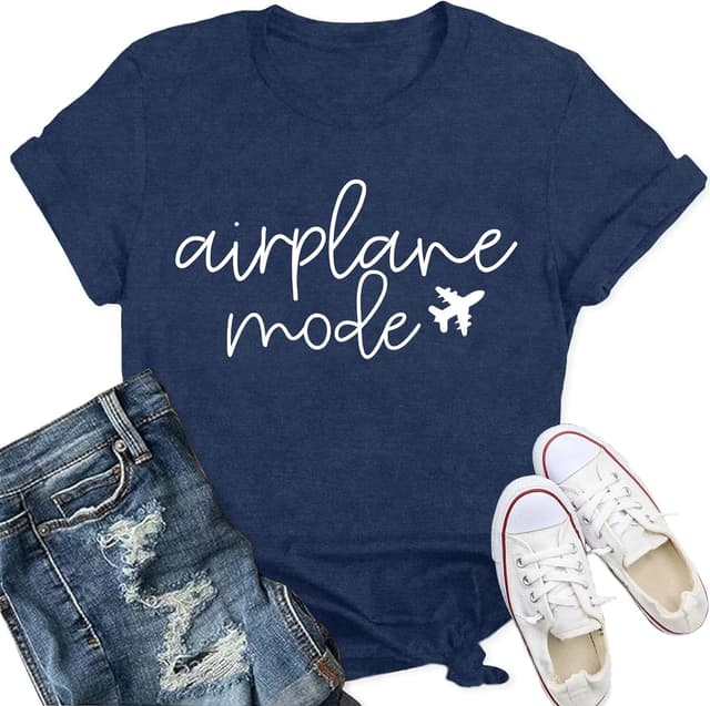 Detalle de Qskall women’s travel-themed “Airplane Mode” T-shirt with relaxed fit