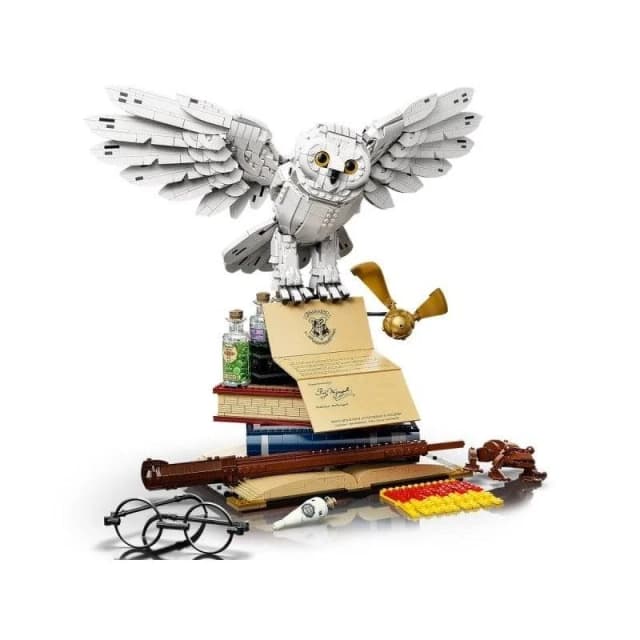 Detalle 2 de Lego Harry Potter Iconos de Hogwarts 3.000 piezas
