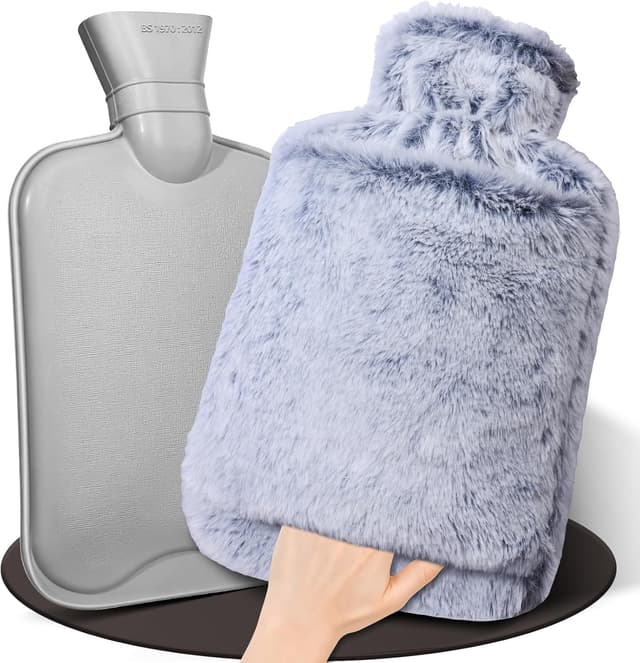 Detalle de HAOCEE Wärmflasche mit Bezug (2L) – Auslaufsicher, mit Känguru-Tasche & Flausch-Bezug (Dunkelblau)