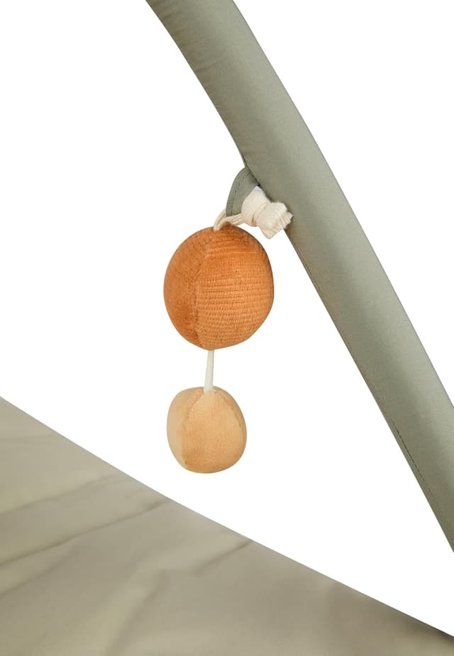 Detalle 2 de Sterntaler Spielbogen Giraffe Kaya – Spieldecke mit weicher Liegefläche, Spiegel, Rassel, Knisterpapier & Quietsche, steingrau