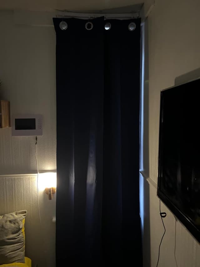 Detalle de Thermal Insulated Blackout Ring Top Eyelet Curtains Navy (2 panels) 46 x 90 inches