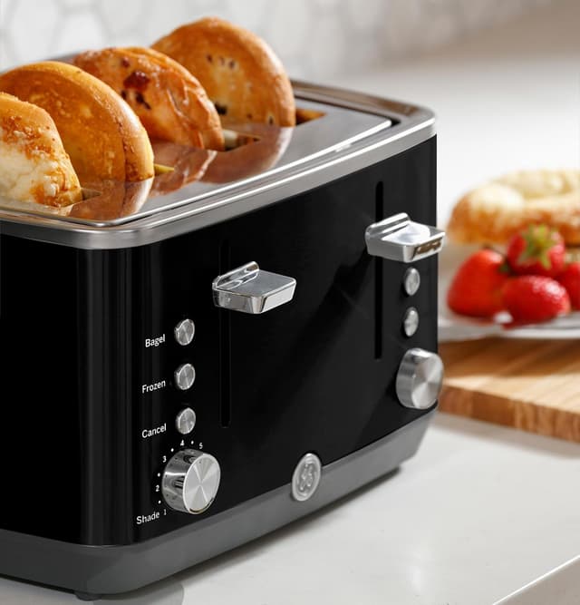 Detalle 2 de GE 4-Slice Toaster with Extra-Wide Slots, 7 Shade Settings (1500W) — Black