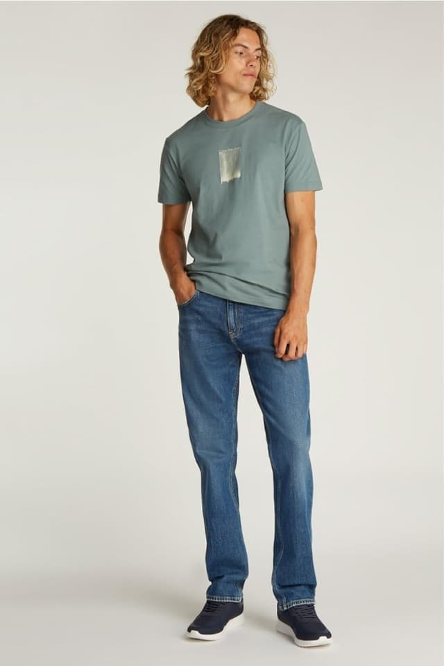 Detalle 2 de Calvin Klein Slim Straight J30j327166 pour homme : le jean slim droit pour un look net