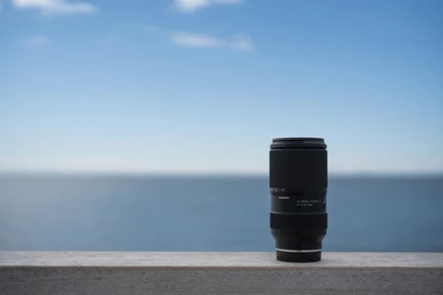 Detalle de Tamron 50-300mm f/4.5-6.3 Di III VC VXD für Sony E (Vollformat) – Zoom mit Bildstabilisierung