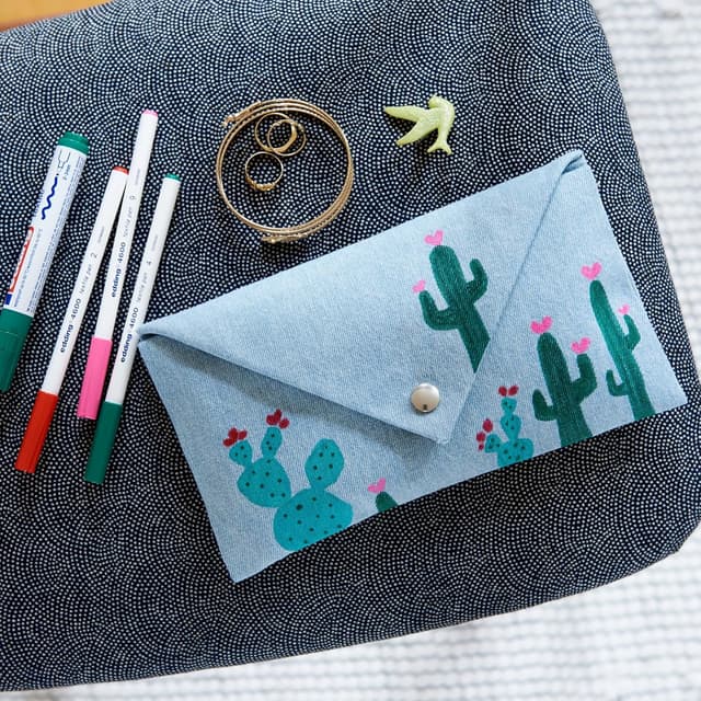 Detalle de edding 4600 Textilstift-Set (10 Farben) – Waschmaschinenfeste Textilmarker mit 1 mm Rundspitze