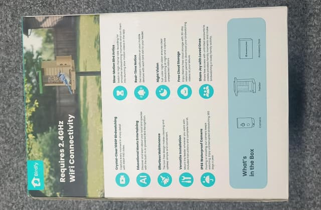 Detalle 2 de Birdfy Smartes Vogelfutterhaus mit Kamera (1080P, Solar, KI-Erkennung für 6.000+ Vogelarten) im Hochformat