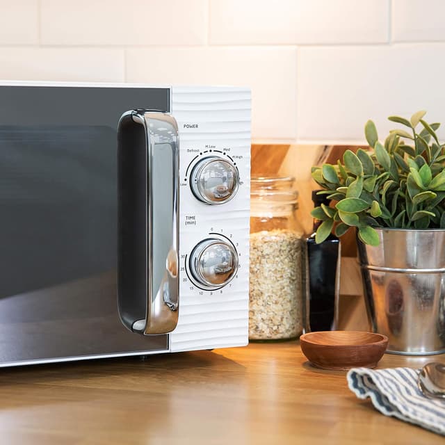 Detalle 2 de Russell Hobbs RHM1731 INSPIRE White 17 Litre Manual Microwave