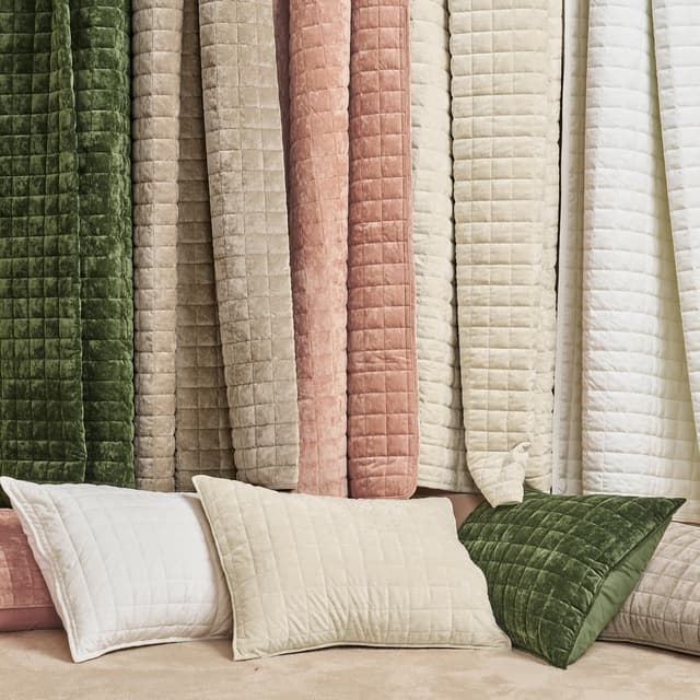 Thumbnail 6 de RECYCO Luxury Velvet Quilt Set (California King) Oversized Bedspread with 2 Shams, Beige