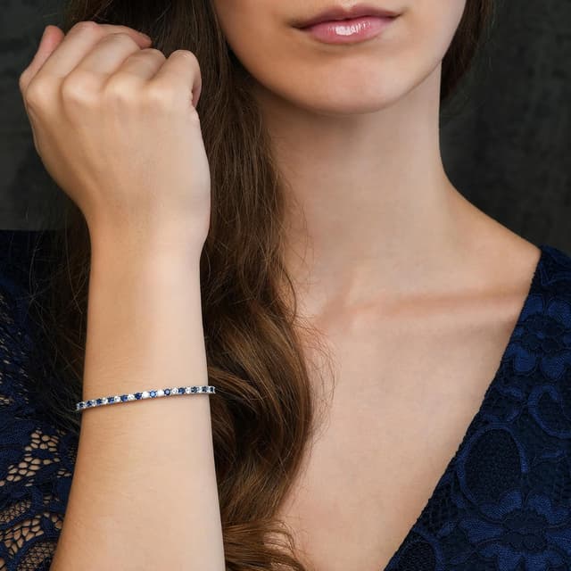 Detalle de Bracciale tennis Diamond Treats da donna in argento 925 con zirconi blu, verdi, rossi o bianchi