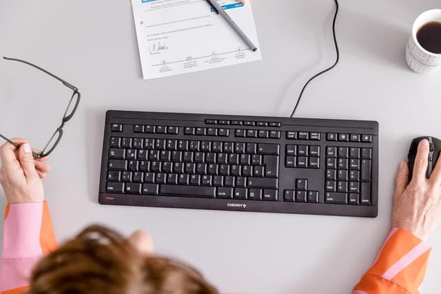 Thumbnail 5 de Cherry Stream Keyboard 🖥️ Teclado silencioso con cable y diseño plano