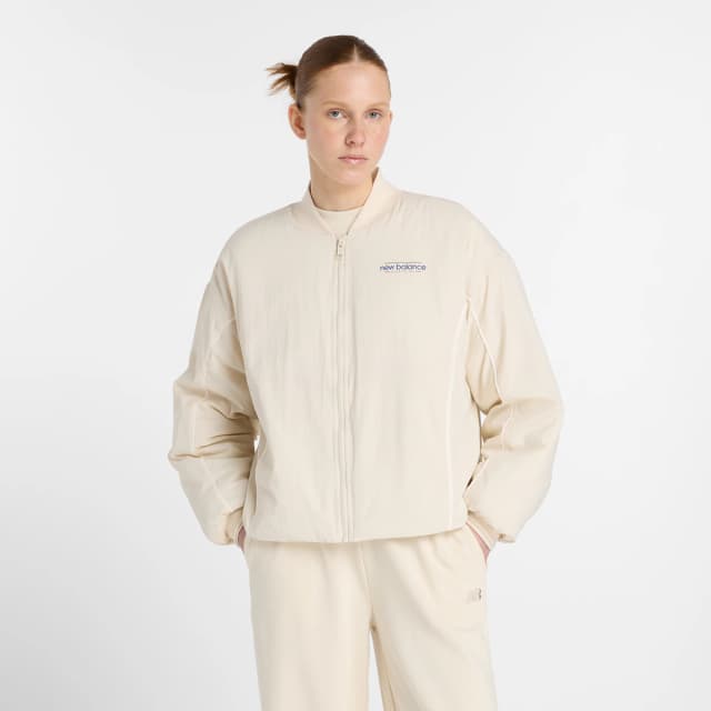 Imagen de New Balance Chaqueta Bomber Reimagined Woven en OfertitasTOP