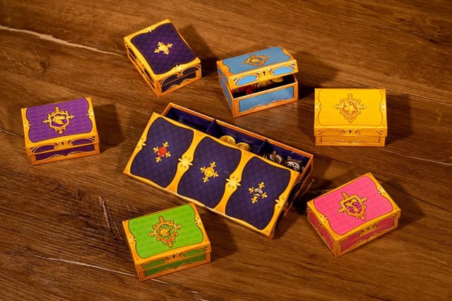 Detalle 2 de Asmodee Per la Corona – Gioco da tavolo strategico di bluff (versione italiana)