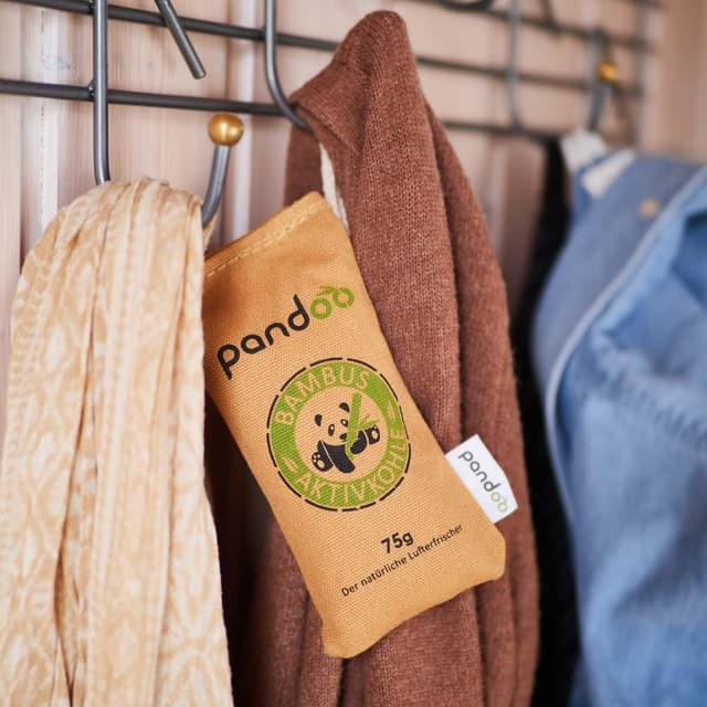 Detalle de pandoo Bambus-Lufterfrischer Natürlich mit Aktivkohle (4 x 75 g) – Geruchsentferner für Schuhe, Auto, Schubladen & mehr