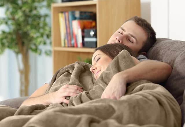 Detalle 2 de Utopia Bedding Kuschelige Fleecedecke 200x150 cm (Kamel) – weiche, leichte & warme Flanell-Fleece-Decke