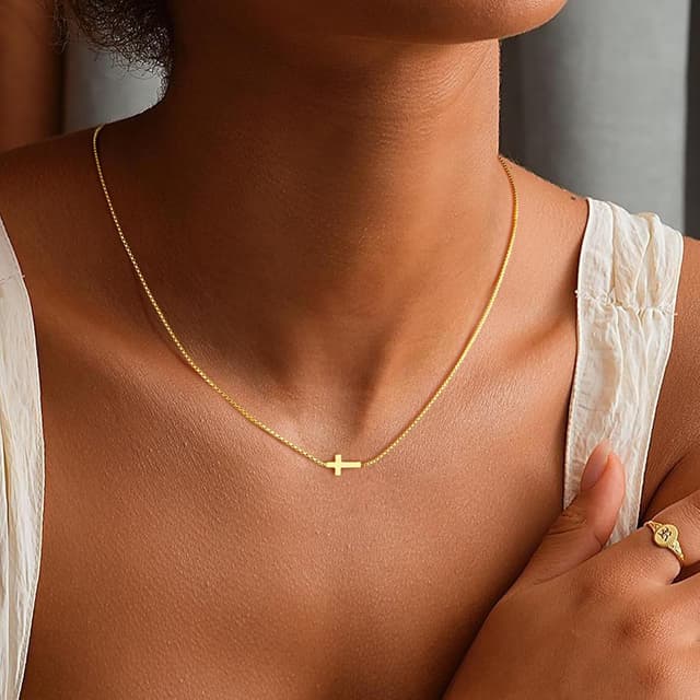 Detalle de TINGN Kreuzkette Damen goldfarben, 14K vergoldet mit Kreuz-Anhänger – Choker-Halskette