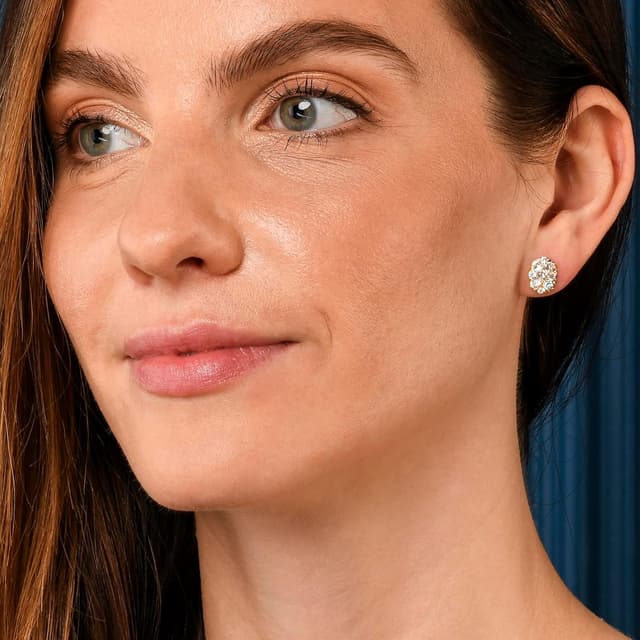 Detalle de ZAVANA orecchini grandi da donna a bottone con zirconi cubici e design a fiore