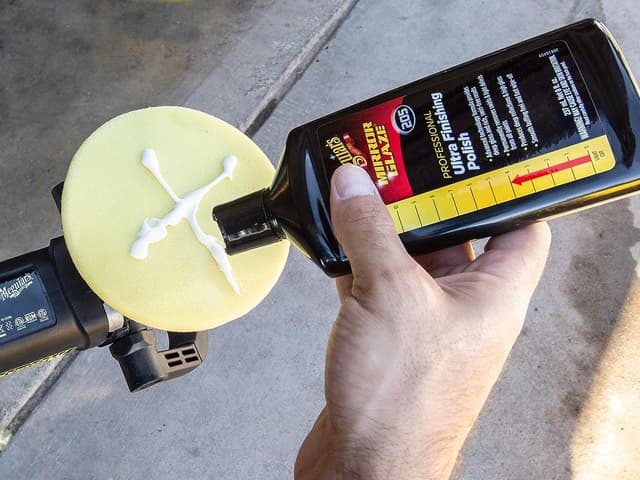 Detalle de Meguiar's M205 Mirror Glaze Ultra Finishing Polish (8 oz) for swirl removal and high-gloss paint shine