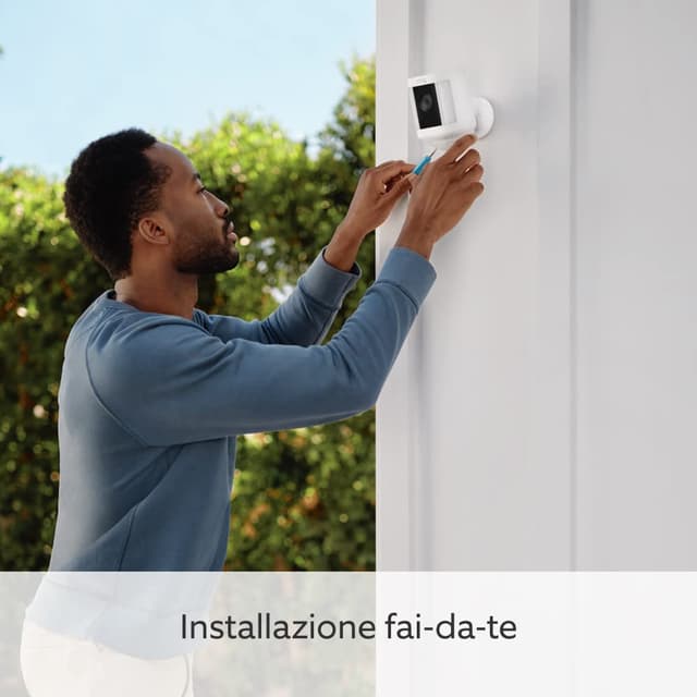 Detalle de Ring Spotlight Cam Plus Solar: videocamera di sorveglianza Wi‑Fi per esterno con faretti, audio bidirezionale e visione notturna a colori
