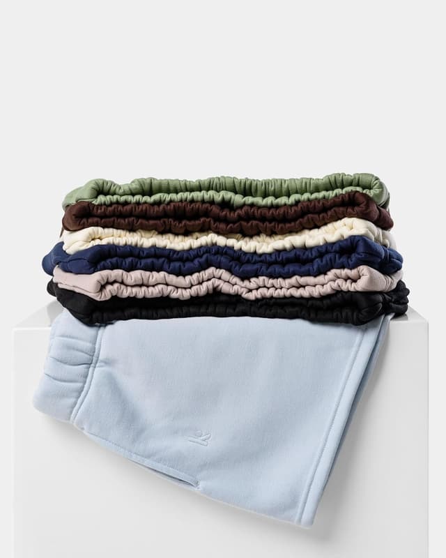 Detalle de Kamo Fitness CozyTec Sweat Shorts for Women — High-Waisted Lounge Cotton Shorts with Pockets