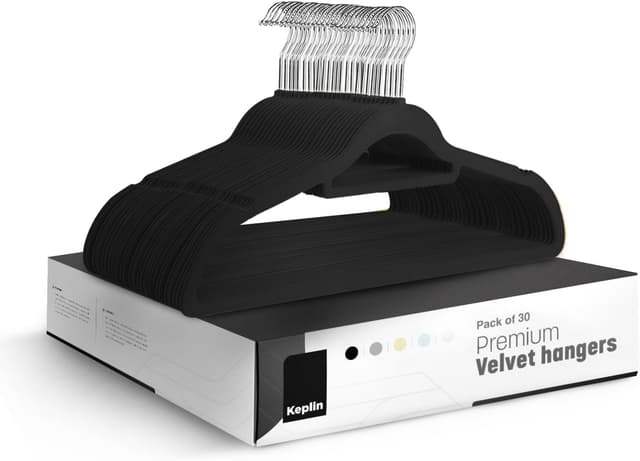 Detalle de KEPLIN Velvet Hangers 30 Pack (Black) – Non-slip clothes hangers with tie bar & 360° hook