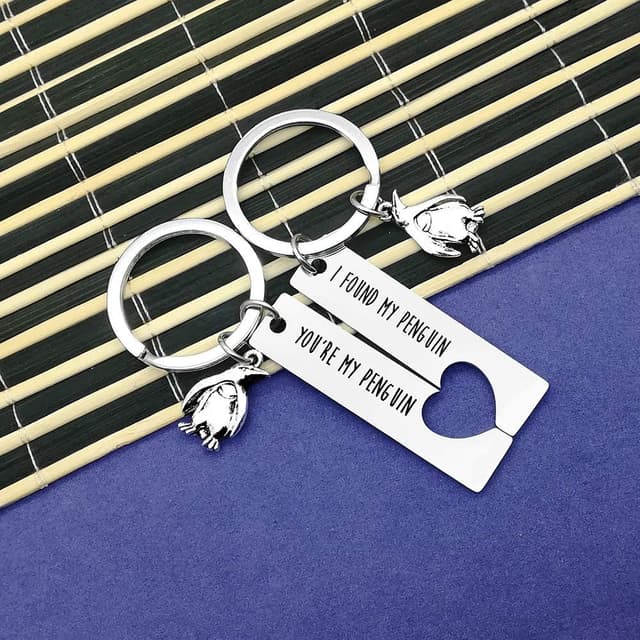 Detalle de Penguin Lover Gifts couples keychain set with engraved “You’re My Penguin, I Found My Penguin”