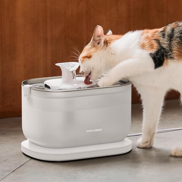Detalle de PETLIBRO Dockstream 2.5L mains-powered cat water fountain with stainless steel tray