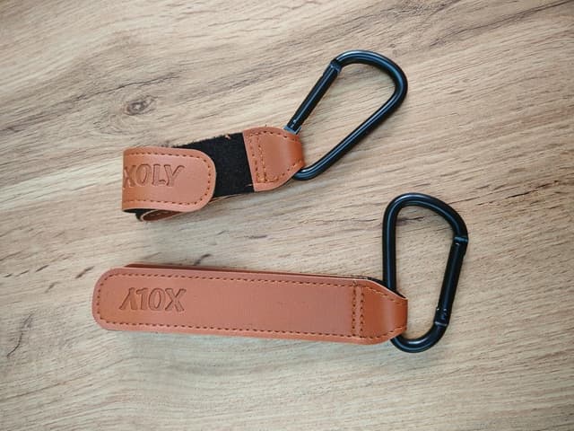 Detalle 2 de XOLY 2X Buggy Clips (Heavy Duty Universal Non-slip) – Stroller Hooks for Bags, Handbags & Change Bags (Brown) – 2 Pack