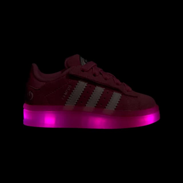 Detalle de adidas Campus 00s rosa con cordones elásticos y luces LED
