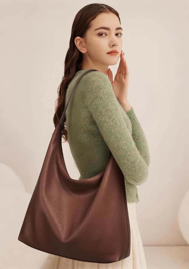 Detalle de KALIDI vintage vegan leather tote bag for women – large zipped hobo work & travel shoulder bag