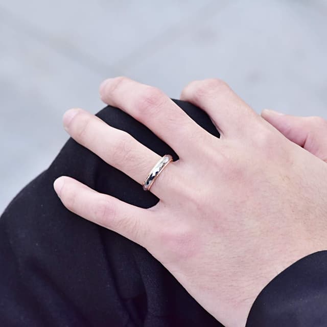 Detalle 1 de TUNGSTORY Roségold Wolframring 4 mm Breit mit Facetten & Rhombus – Komfort Fit, Größe 49.3–62