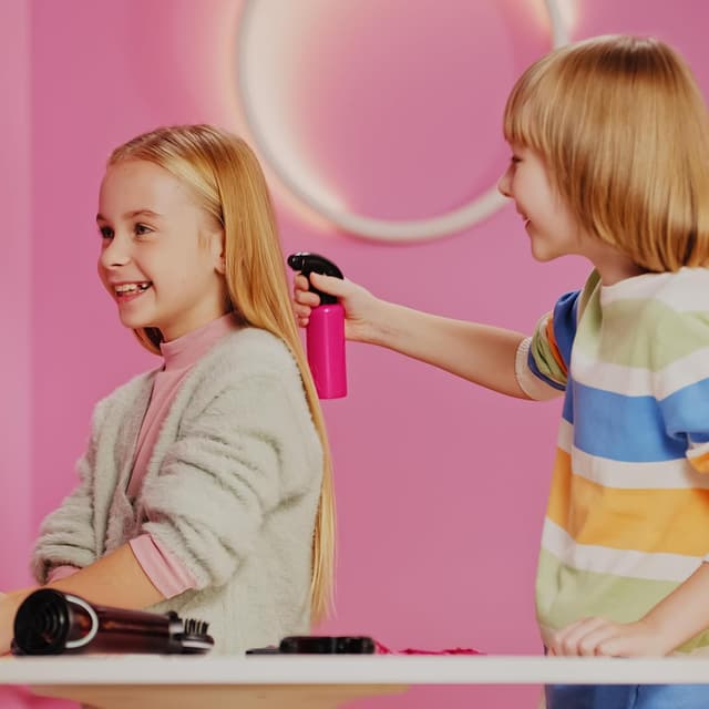 Detalle de Theo Klein Mega Set 5873 „Braun Satin Hair 7“ mit Haarglätter, Fön & Zubehör (ab 3 Jahren)