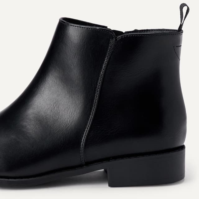 Detalle de Amazon Essentials Mädchen-Stiefeletten mit seitlichem Reißverschluss – komfortabel fürs tägliche Laufen