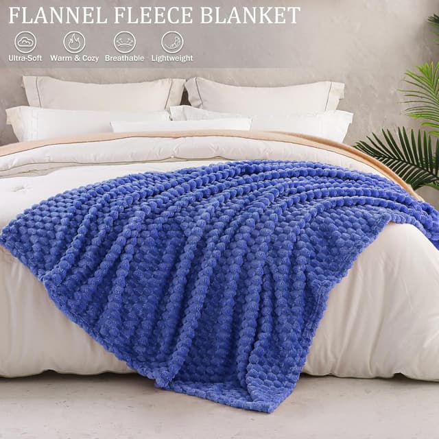 Detalle de Exclusivo Mezcla fleece double size blanket (150x200 cm) in cobalt blue with 3D cloud jacquard