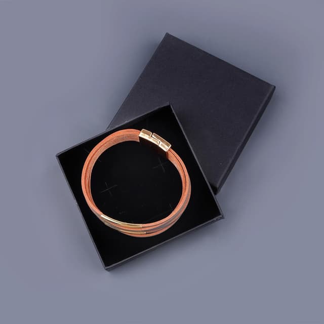 Detalle de VANSZA Wickelarmband im Boho-Stil: mehrlagiges Lederarmband mit Magnetverschluss