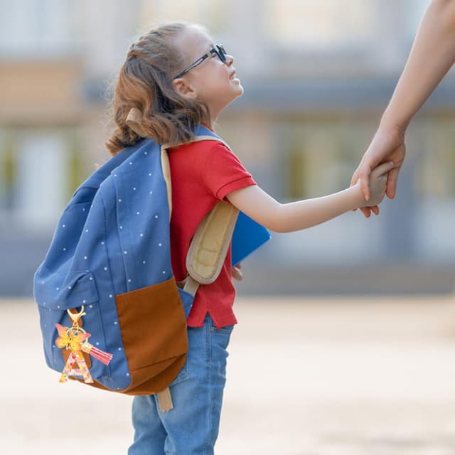 Detalle 2 de CHUQING Schlüsselanhänger 11,5 cm Buchstabe