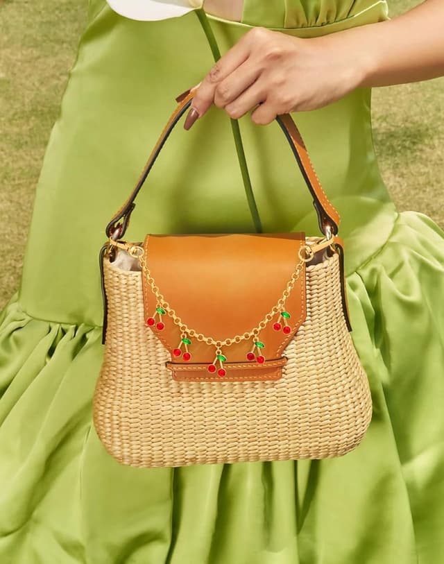 Thumbnail 2 de LILIE&WHITE Portachiavi Ciliegie Catena Dorata