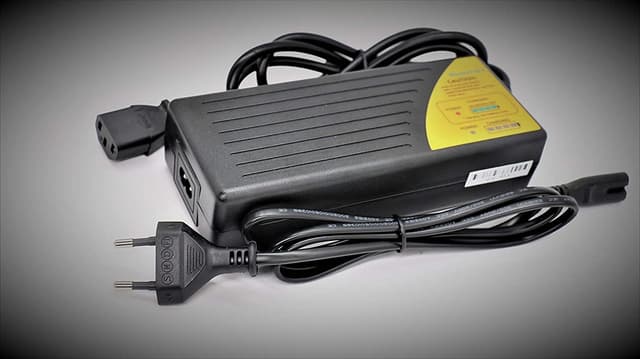 Thumbnail 5 de Caricabatteria 36V 1.8A per scooter piombo