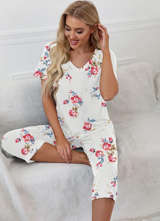 Detalle de PrinStory women’s pyjamas set with short-sleeve T-shirt and capri pants with pockets