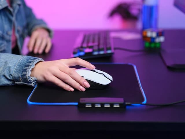 Thumbnail 7 de Trust GXT 923W Ybar kabellose Gaming-Maus (weiß) mit bis zu 7.200 dpi und RGB