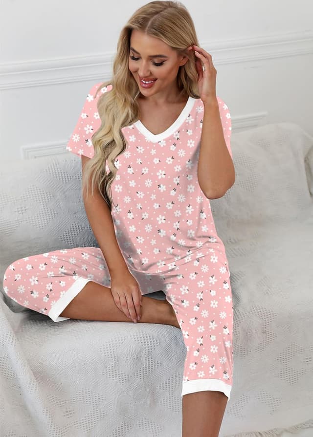 Detalle de PrinStory women’s short sleeve pyjamas set with capri bottoms and pockets (rayon blend)