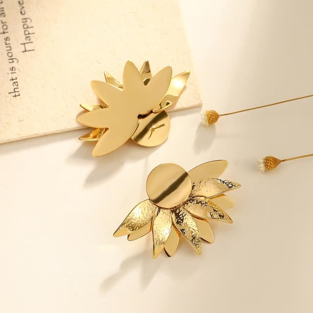 Detalle de Boucles d’oreilles fleur plaquées or 18 carats BUEMMR pour femmes