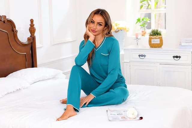 Detalle 1 de Demegimi Damen-Schlafanzug lang mit V-Ausschnitt, einfarbig aus Baumwolle – Winter-Pyjama für Komfort am Abend