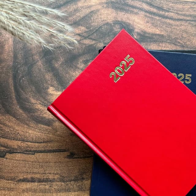 Detalle de Grafoplas Agenda 2025 annuel 1 jour par page Bretagne noir 14,5 x 21 cm (espagnol) – couverture rigide