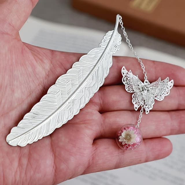 Detalle de Toirxarn Copper Metal Feather Bookmark with Butterfly Charm — Gift Boxed Reading Aid for Book Lovers
