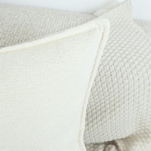 Detalle de OYIMUA Set of 2 Chenille Cushion Covers (50cm x 50cm) – Cream square throw pillow cases