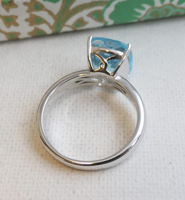 Detalle de Kissenschliff Blautopas Ring aus massivem 925 Sterling Silber (10x12 mm, US 7 / Ø 17,3) – handgefertigte Geschenkidee