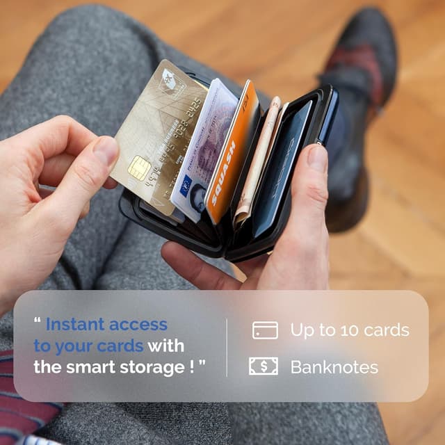 Detalle 2 de ÖGON DESIGNS Oslo aluminium card holder with metal lock, RFID protection and compact wallet storage