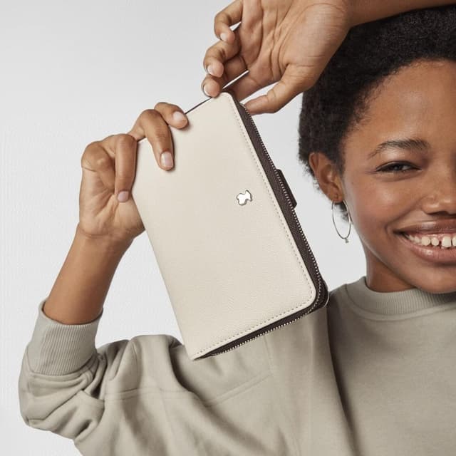 Detalle 2 de TOUS Billetera Mediana Saffiano 20x10x3 cm